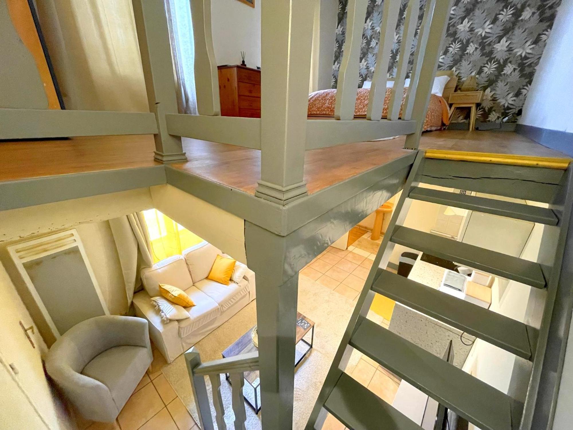 "Sainte Valiere", Appartement Calme Sur Cour Privative, 느베르 외부 사진
