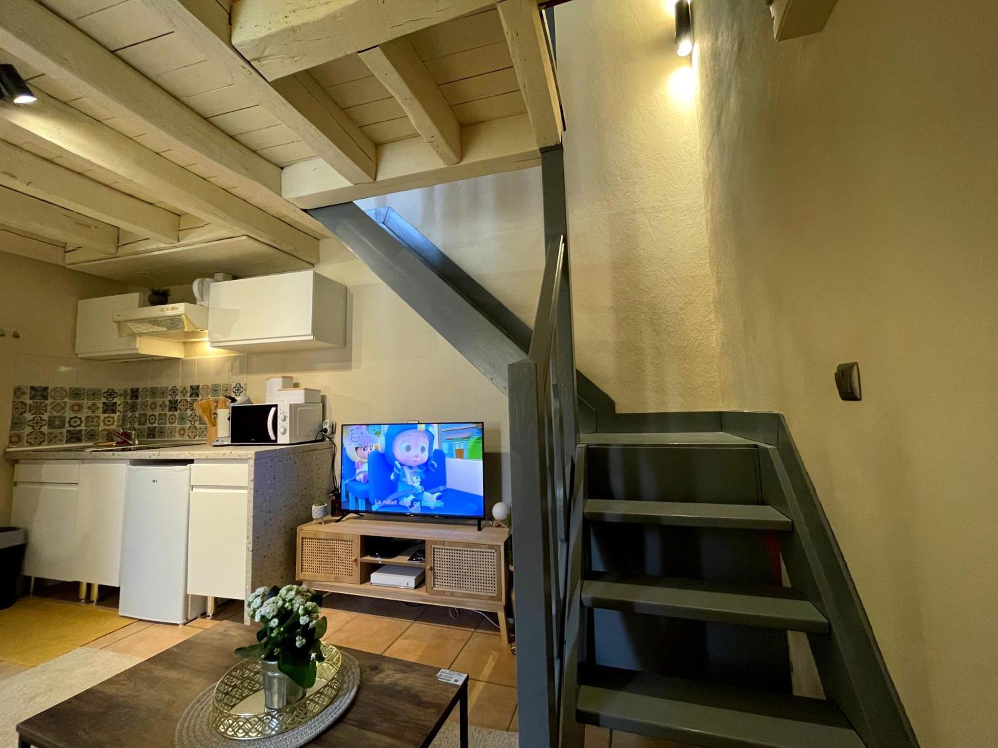 "Sainte Valiere", Appartement Calme Sur Cour Privative, 느베르 외부 사진