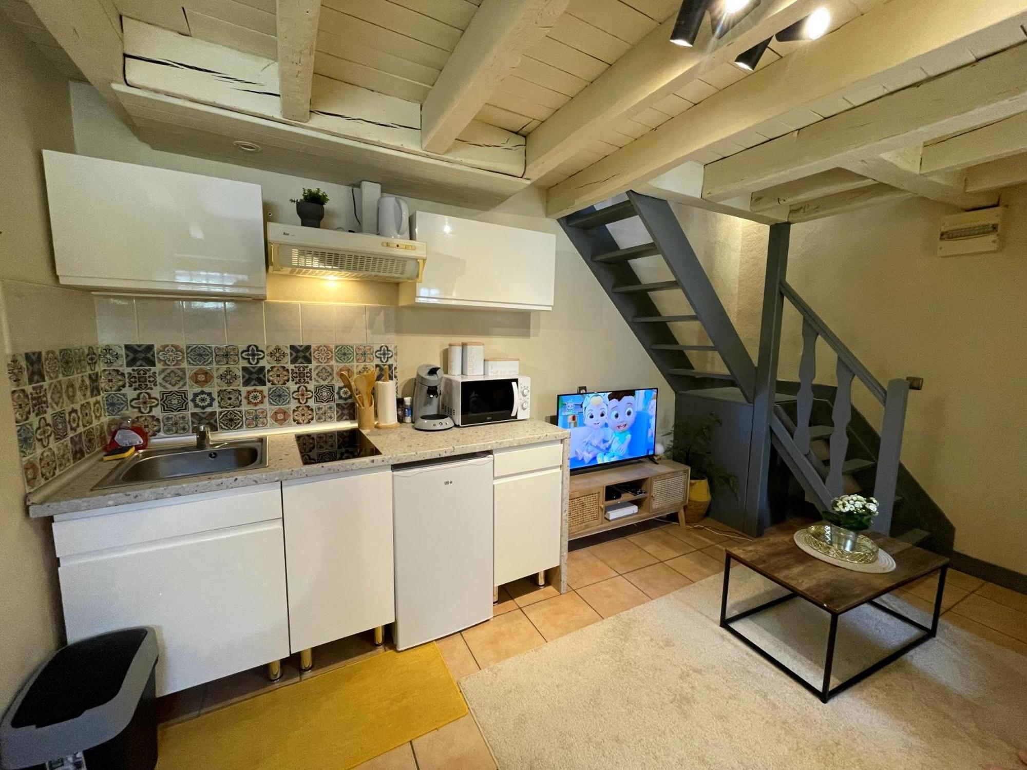 "Sainte Valiere", Appartement Calme Sur Cour Privative, 느베르 외부 사진
